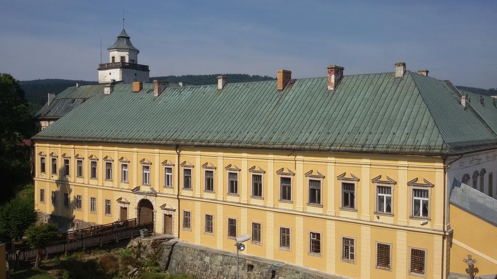 Zamek Miedzylesie Hotel Exterior foto